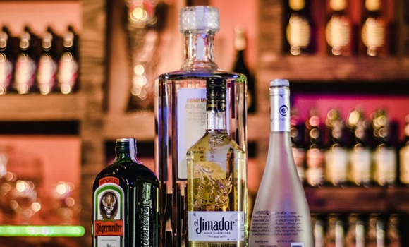 Glass-liquor-bottles-qba9r8gswmr53l05c9m00kuzyppfw5hq83gzywjquk